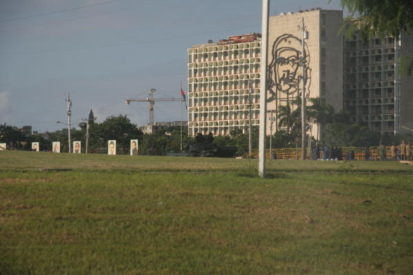 Ché's profile on the government building
