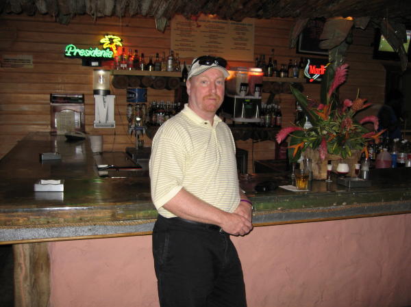 Back at the hotel Sports Bar - the only air conditioned bar in the complex - Cooling off after each round