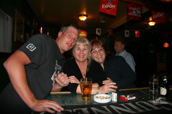 Dale, Lynne and Tara enjoy a  first night cap